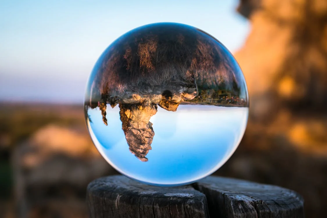 Kredittering: Pexels.com https://www.pexels.com/photo/clear-glass-ball-decor-269057/